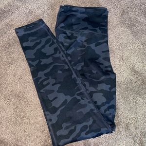 🩷 Camo leggings